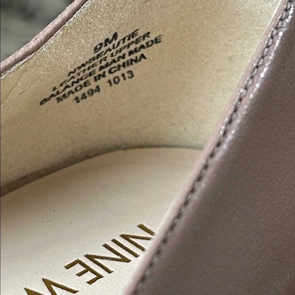 Nine West Platform Pump Leather Upper Stacked Heel Taupe Color Beautie EUC 9